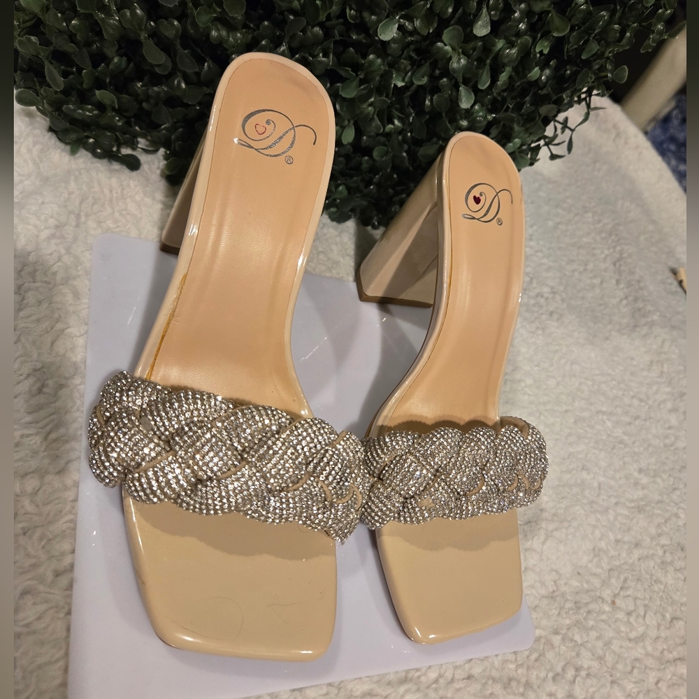 Delicious Rhinestone Braided Block Heel Slide Sandals – Women's Size 6 - Picture 5 of 9